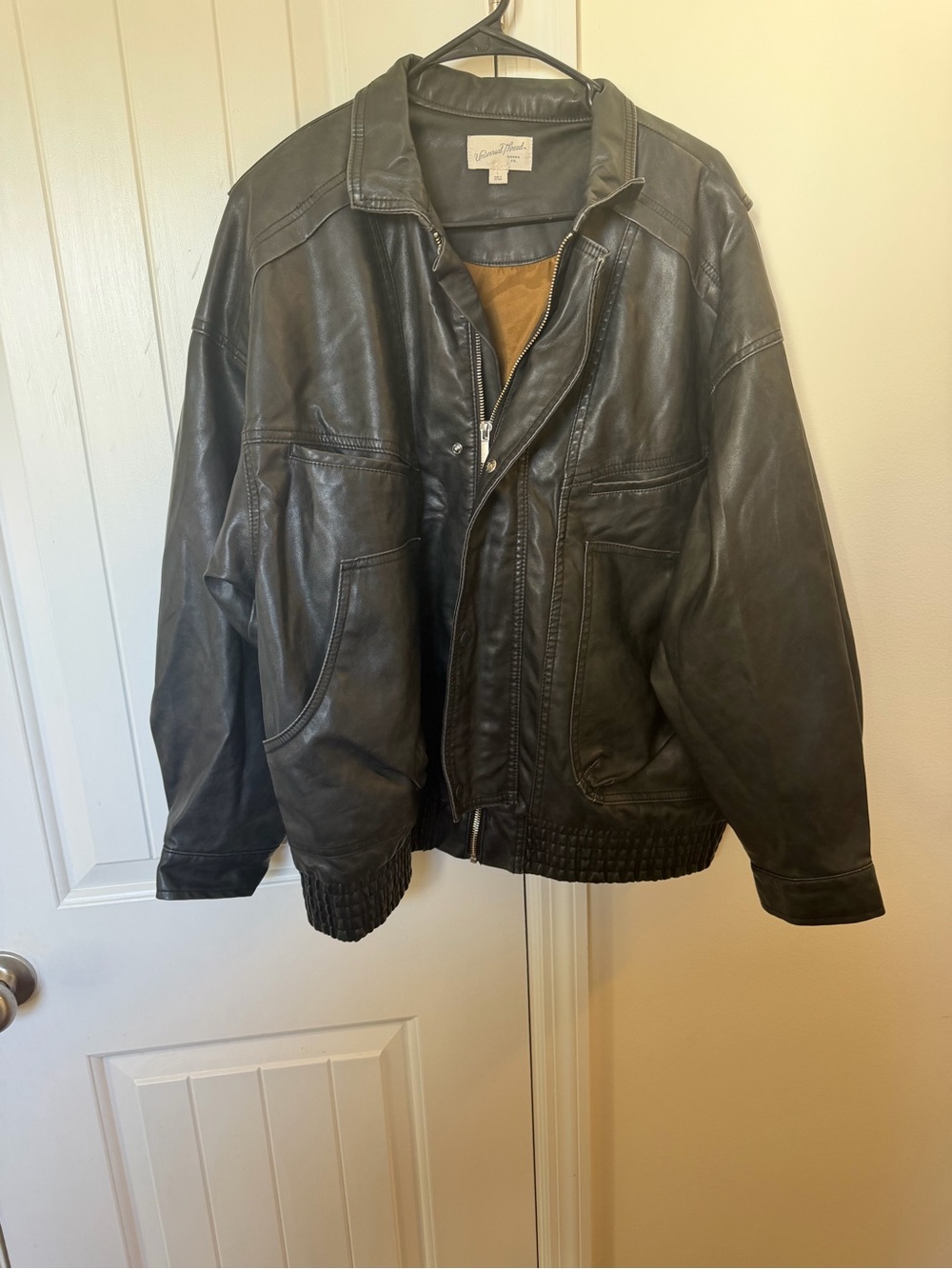 Universal Thread Relaxed Faux Leather Bomber Jacket Black Women’s L - Picture 2 of 10